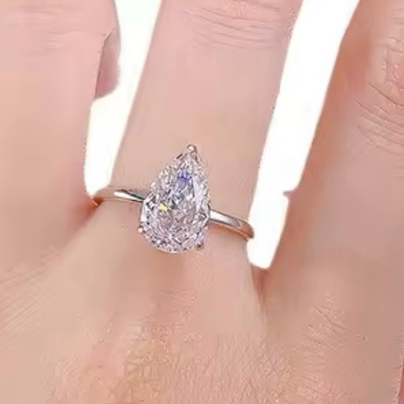 18k 1.75ct Pear Cut Ring - Picture 7 of 15